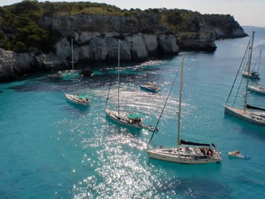 Velero en Menorca