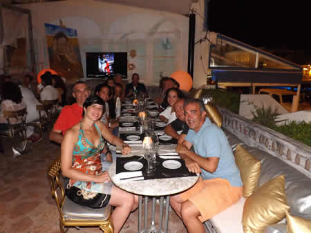 cena con singles a Ibiza
